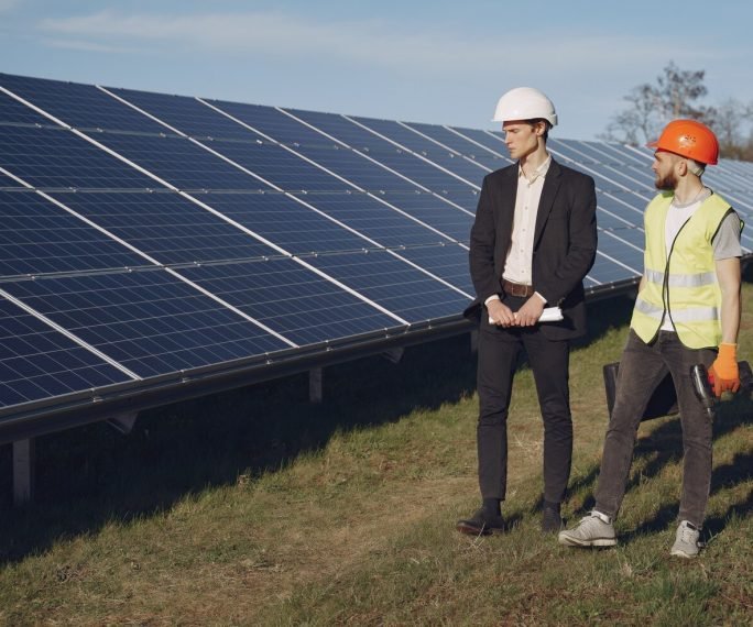 foreman-businessman-solar-energy-station_1157-35712